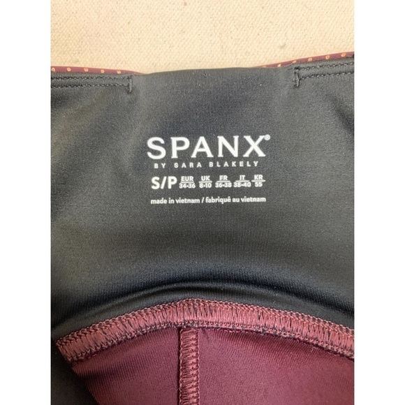 SPANX Metallic Dot Print Active 7/8 Booty Leggings - Picture 8 of 12